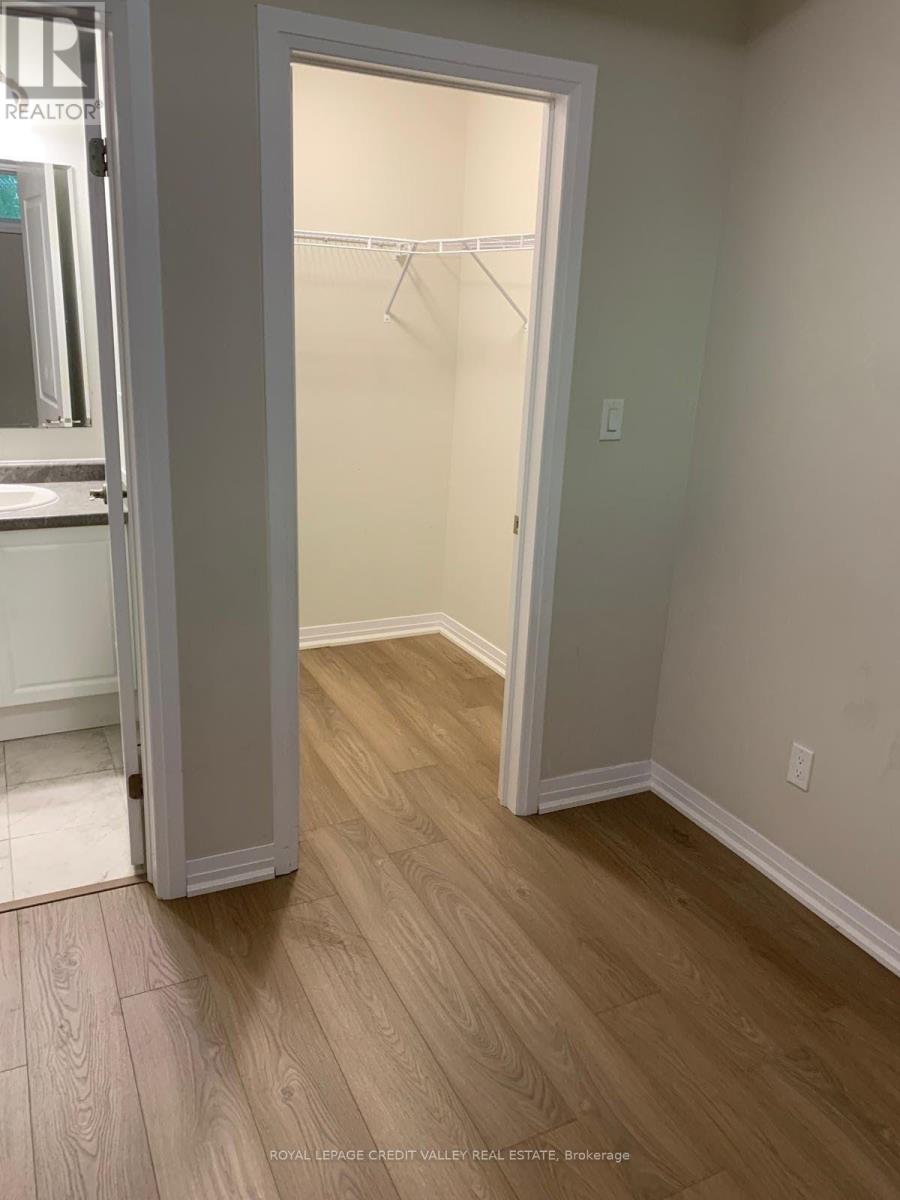 13 - 25 Isherwood Avenue E Property Photo 18