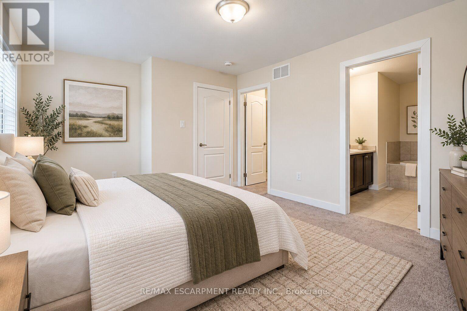 92 Longboat Run W Property Photo 9
