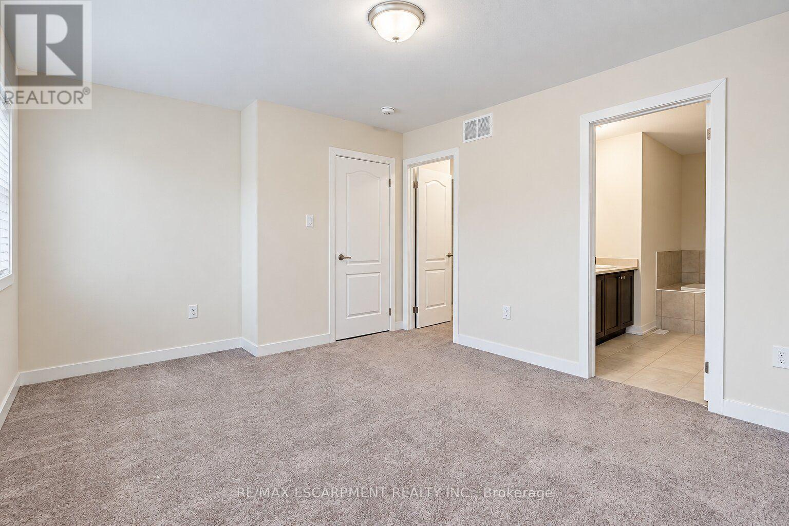 92 Longboat Run W Property Photo 37
