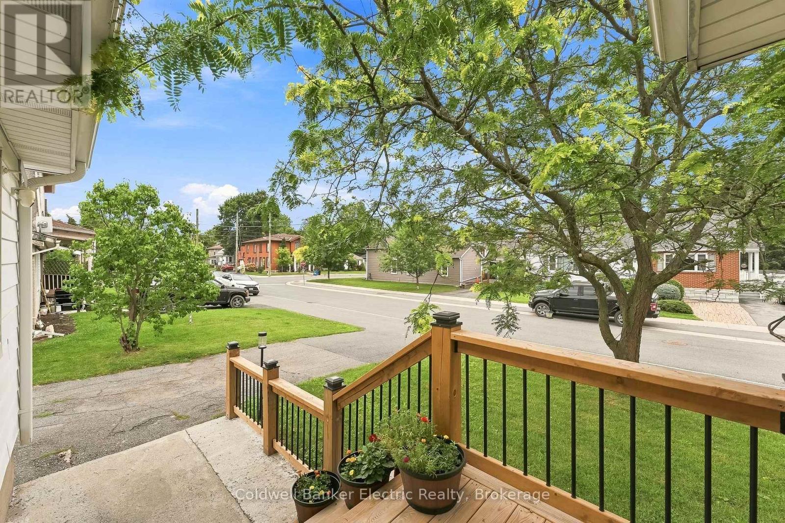 19 Graham Street E Property Photo 5