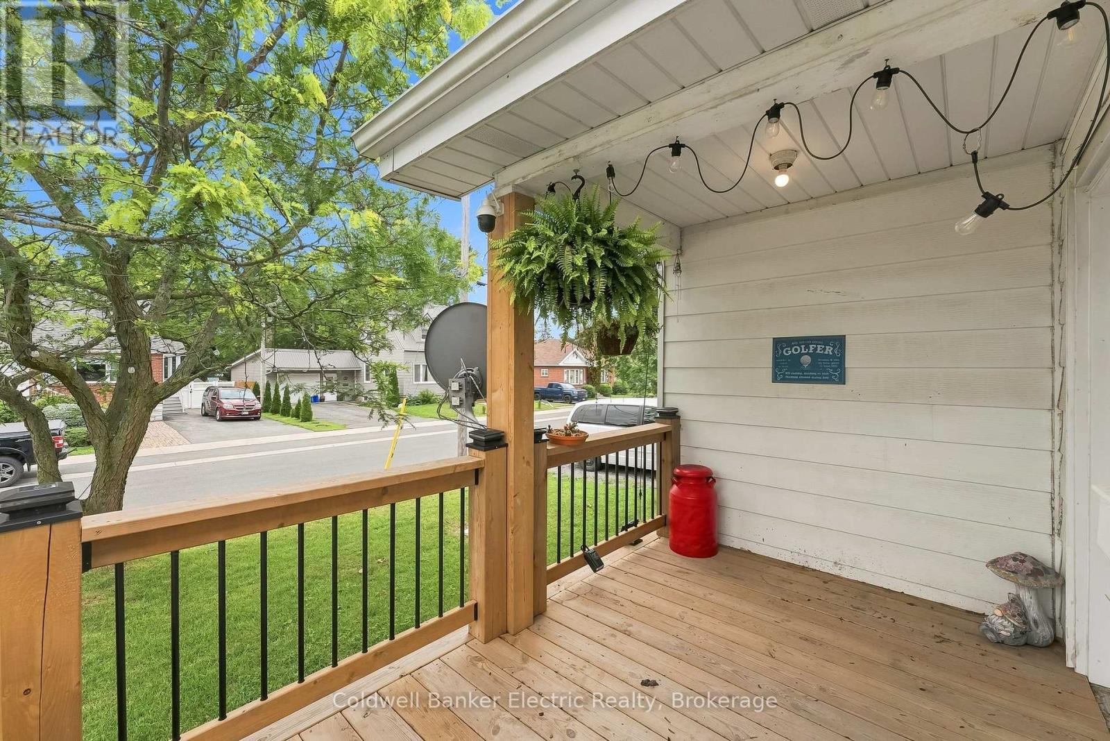 19 Graham Street E Property Photo 6