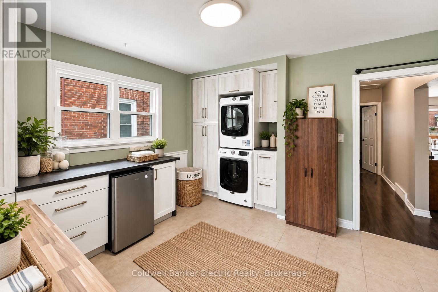 19 Graham Street E Property Photo 16