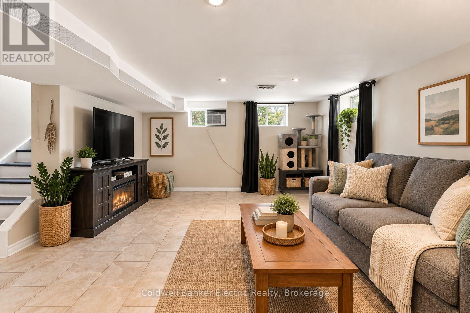 19 Graham Street E Property Photo 23