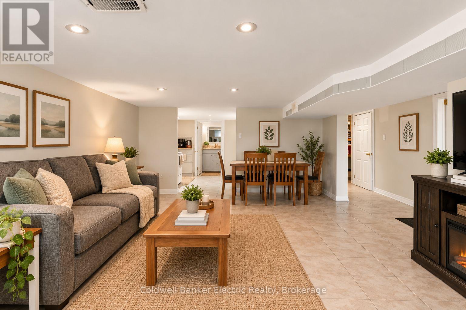 19 Graham Street E Property Photo 24