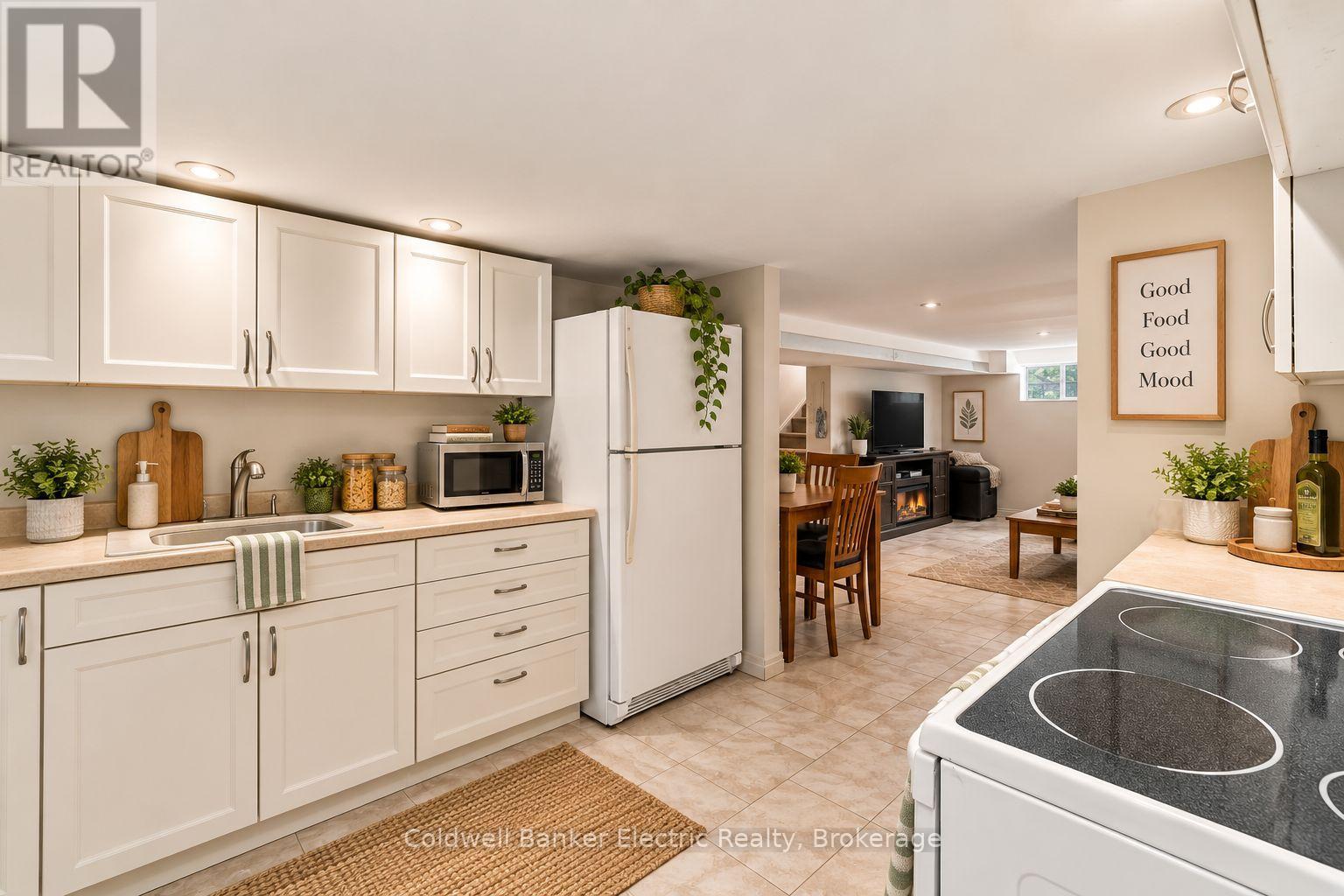 19 Graham Street E Property Photo 26