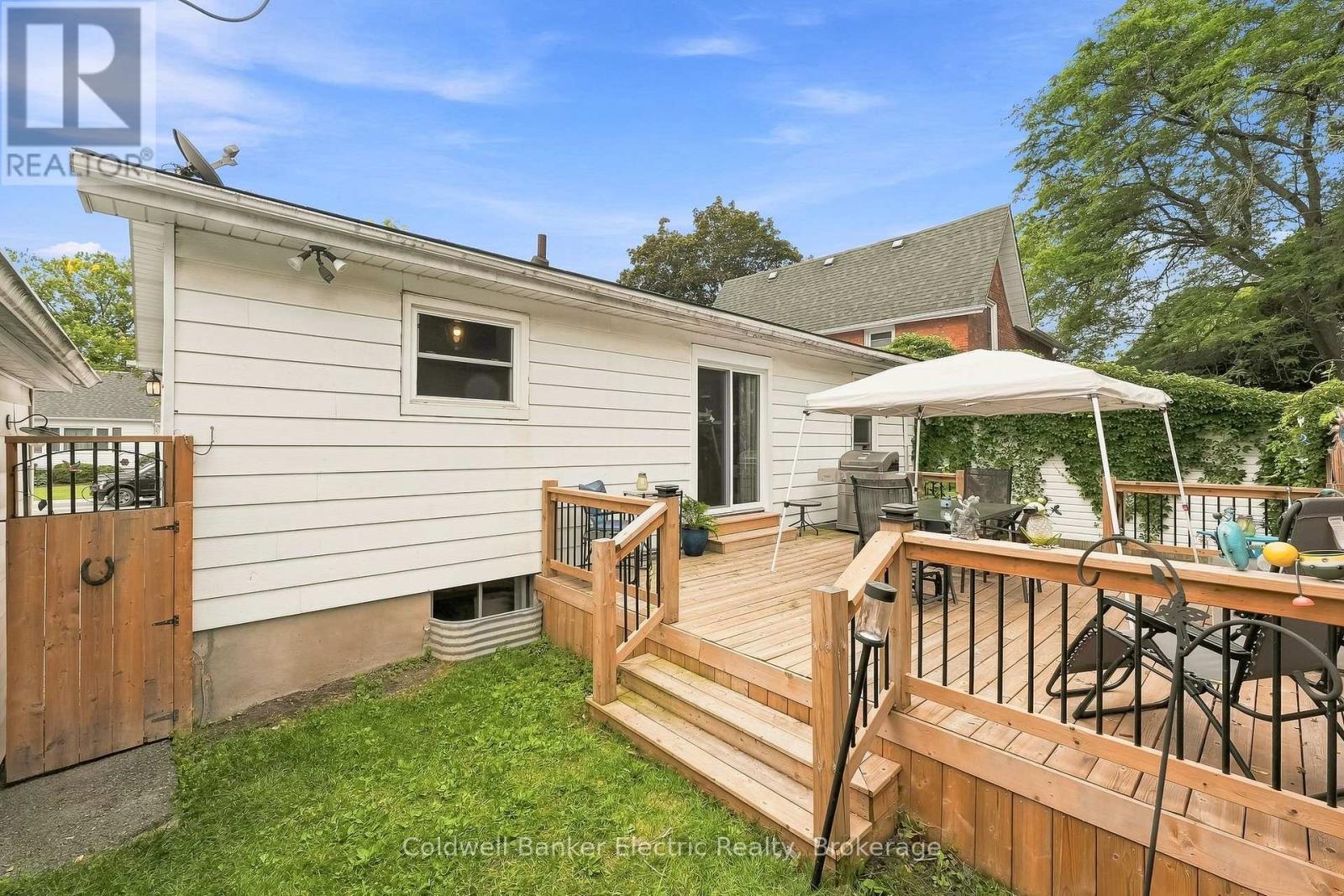 19 Graham Street E Property Photo 33