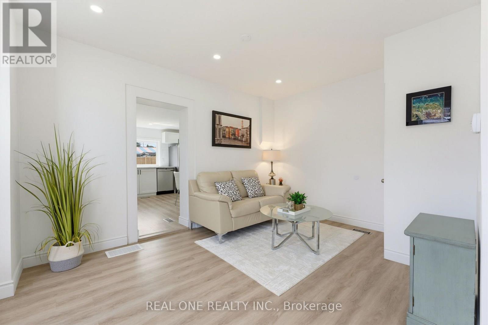 27 Gilkison Street Property Photo 5