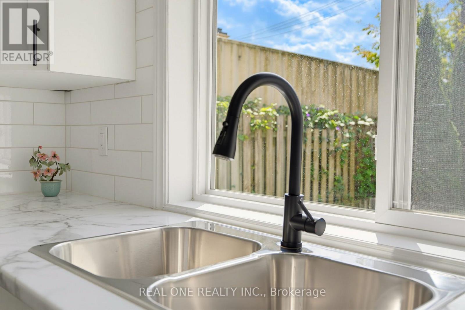 27 Gilkison Street Property Photo 11