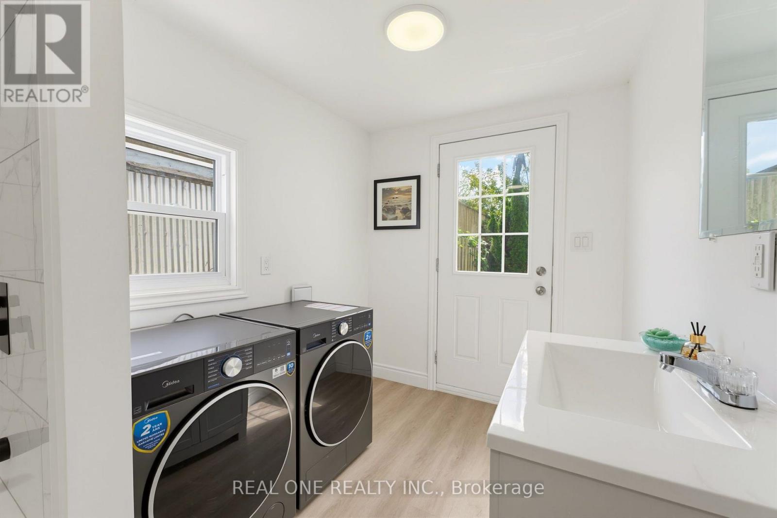 27 Gilkison Street Property Photo 14