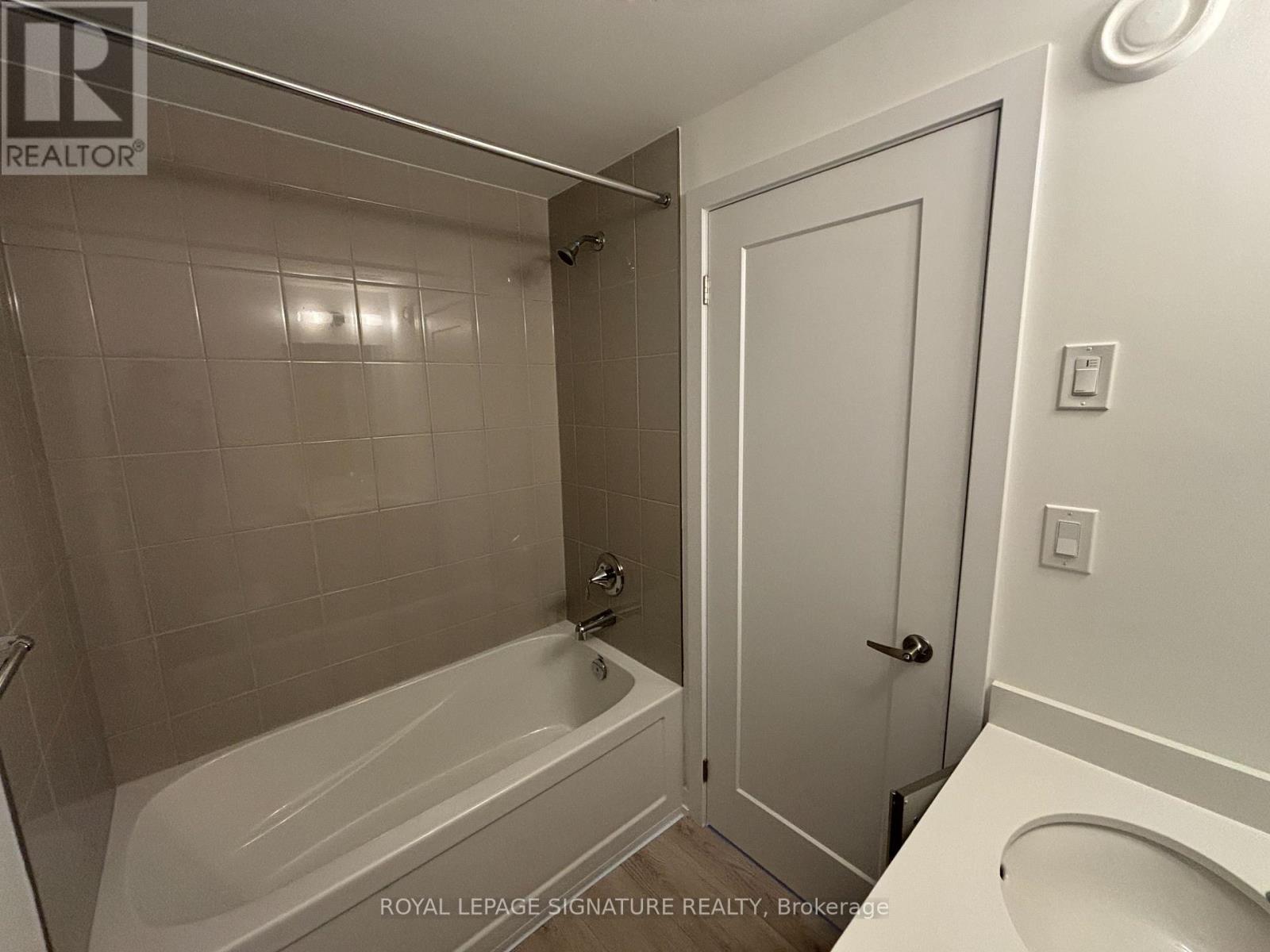 24 - 42 Lowes Road W Property Photo 12