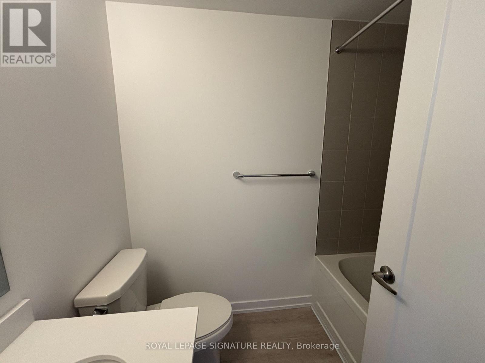 24 - 42 Lowes Road W Property Photo 13