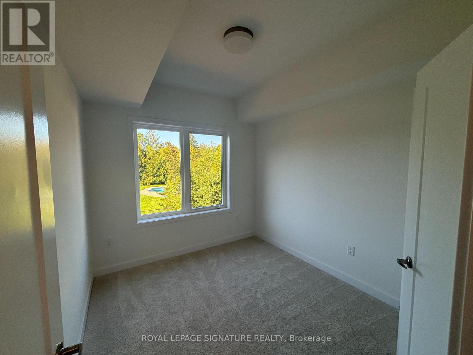 24 - 42 Lowes Road W Property Photo 15