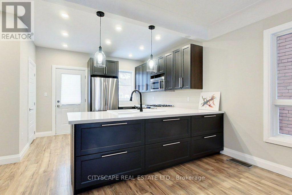 39 Holton Avenue N Property Photo 1