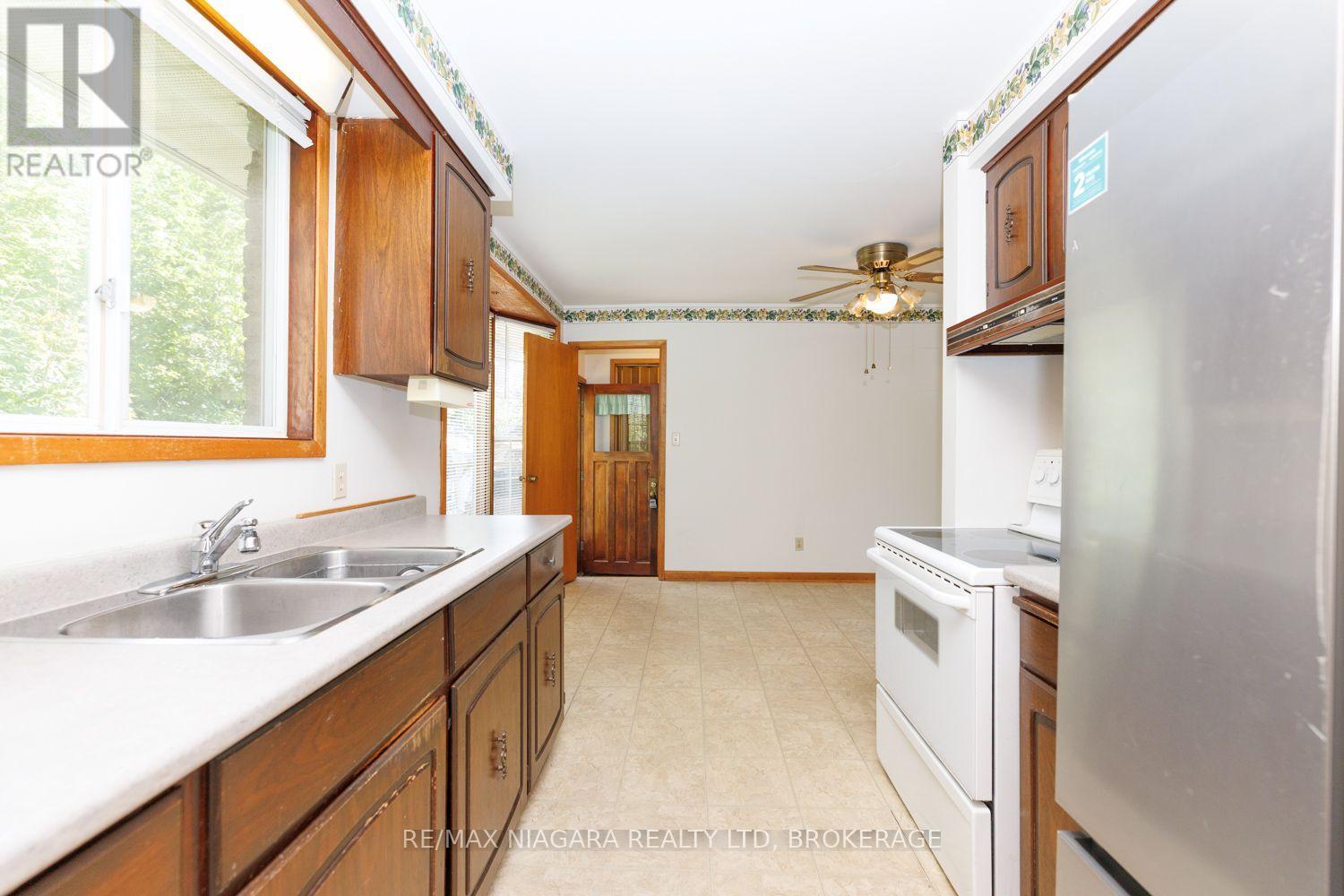 4166 Chippawa Parkway Property Photo 8