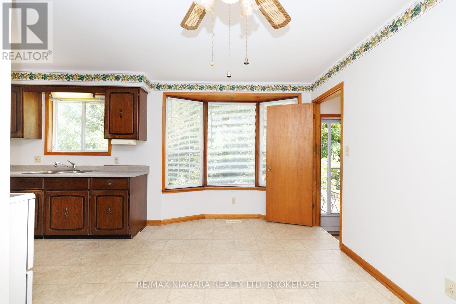 4166 Chippawa Parkway Property Photo 9