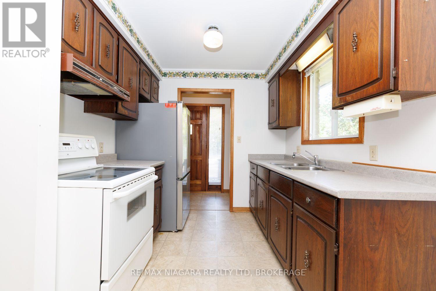 4166 Chippawa Parkway Property Photo 11