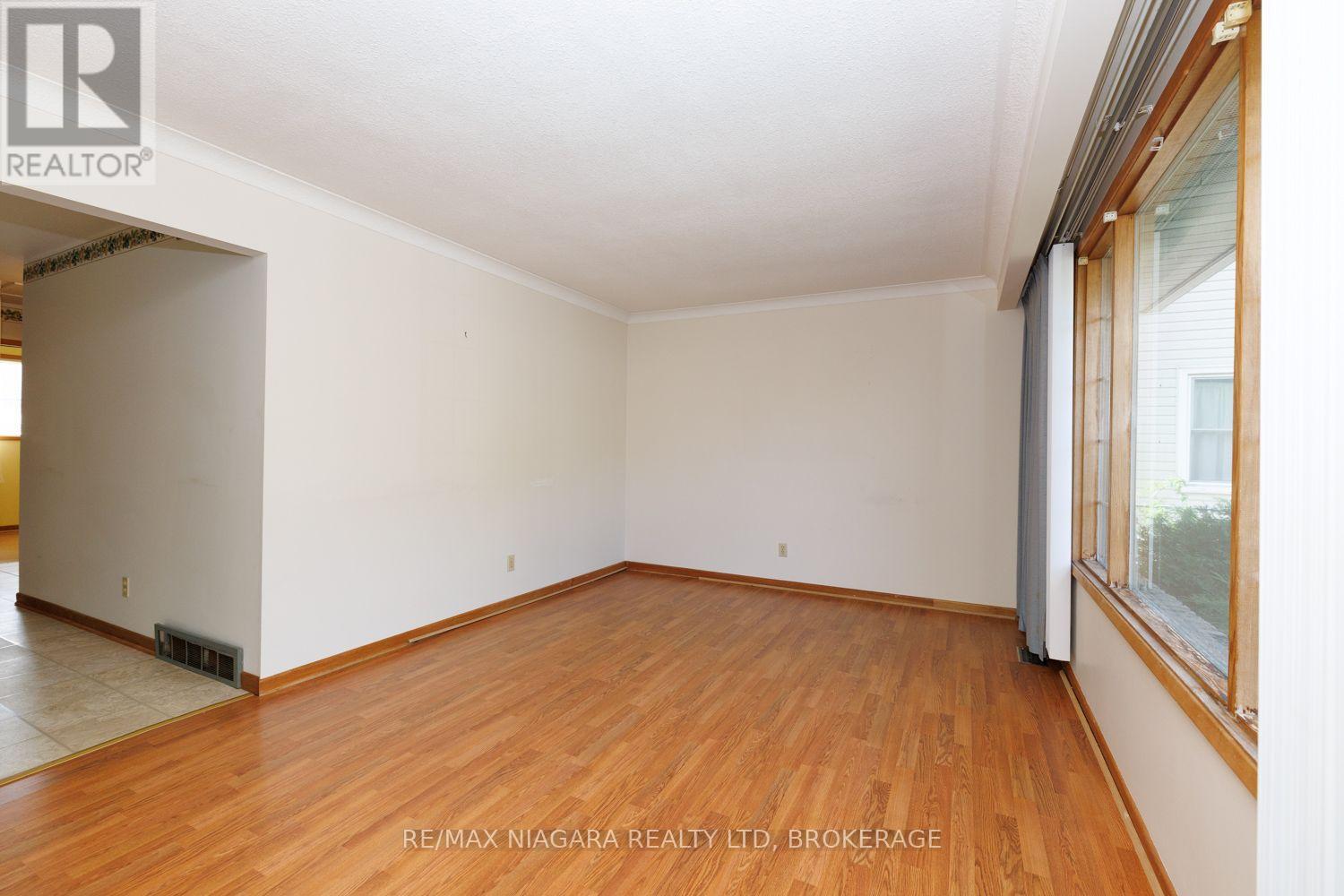 4166 Chippawa Parkway Property Photo 16
