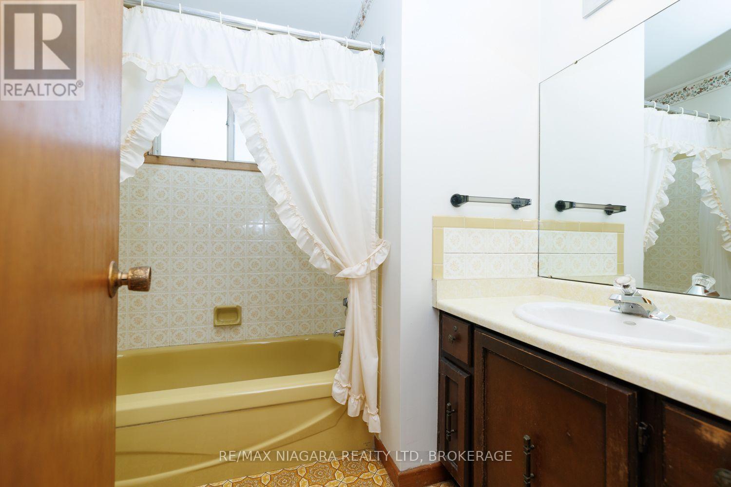 4166 Chippawa Parkway Property Photo 20