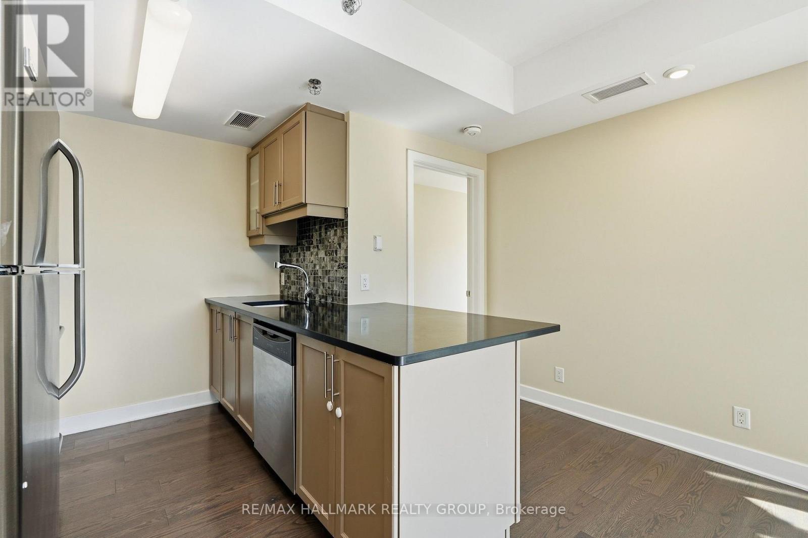 324 - 300c Lett Street Property Photo 14