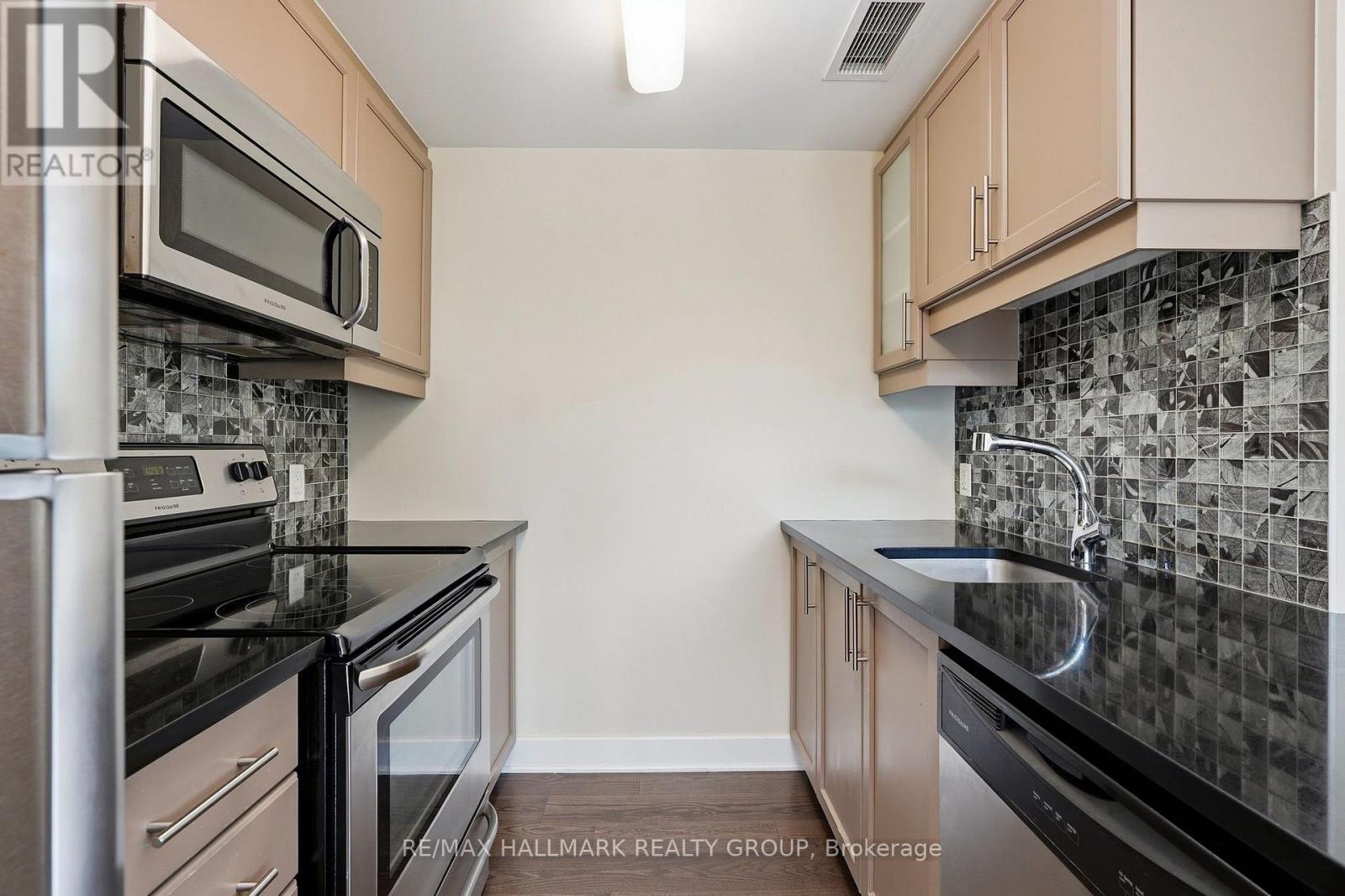324 - 300c Lett Street Property Photo 15