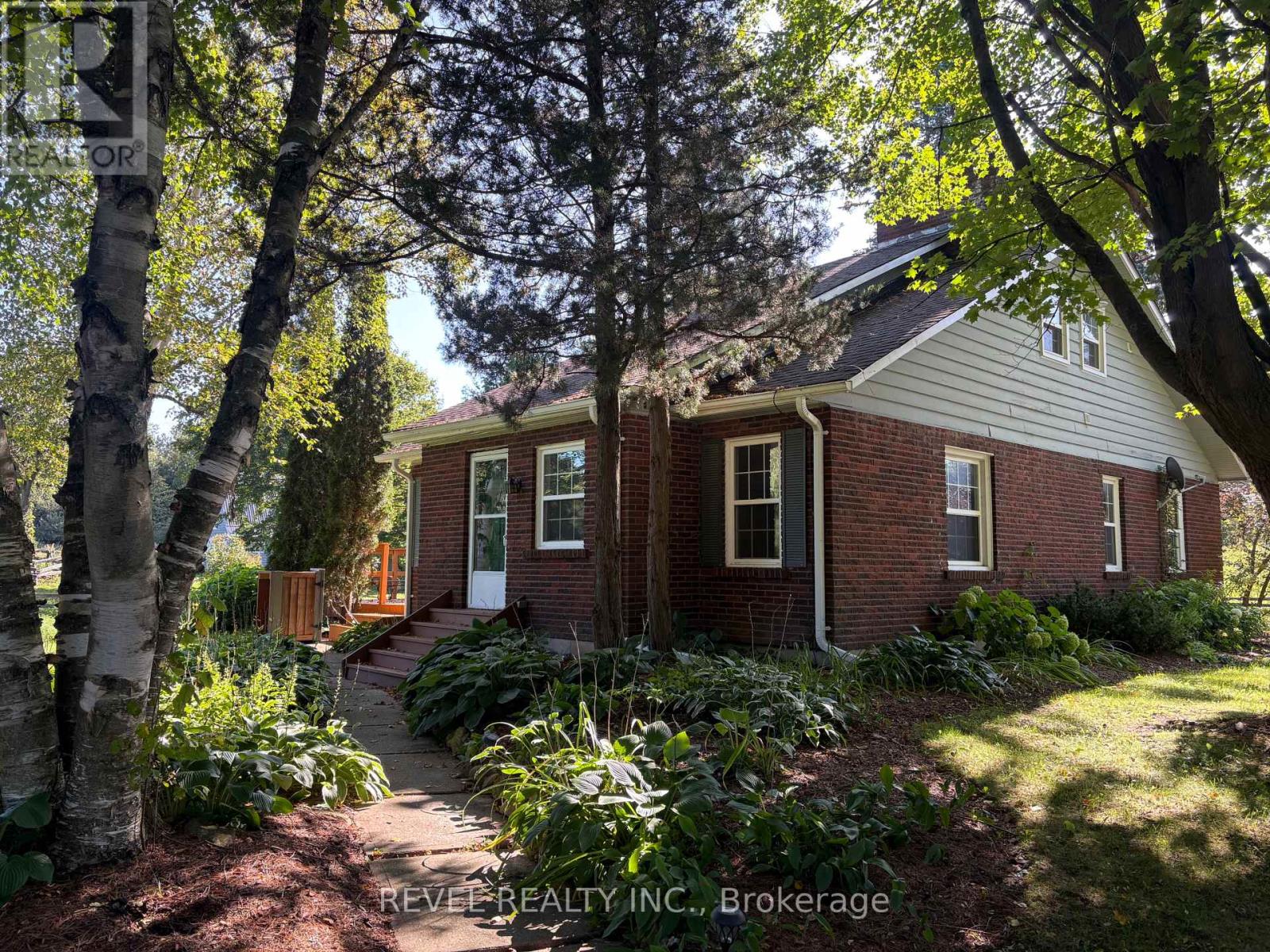 247154 5 Side Road Property Photo 1