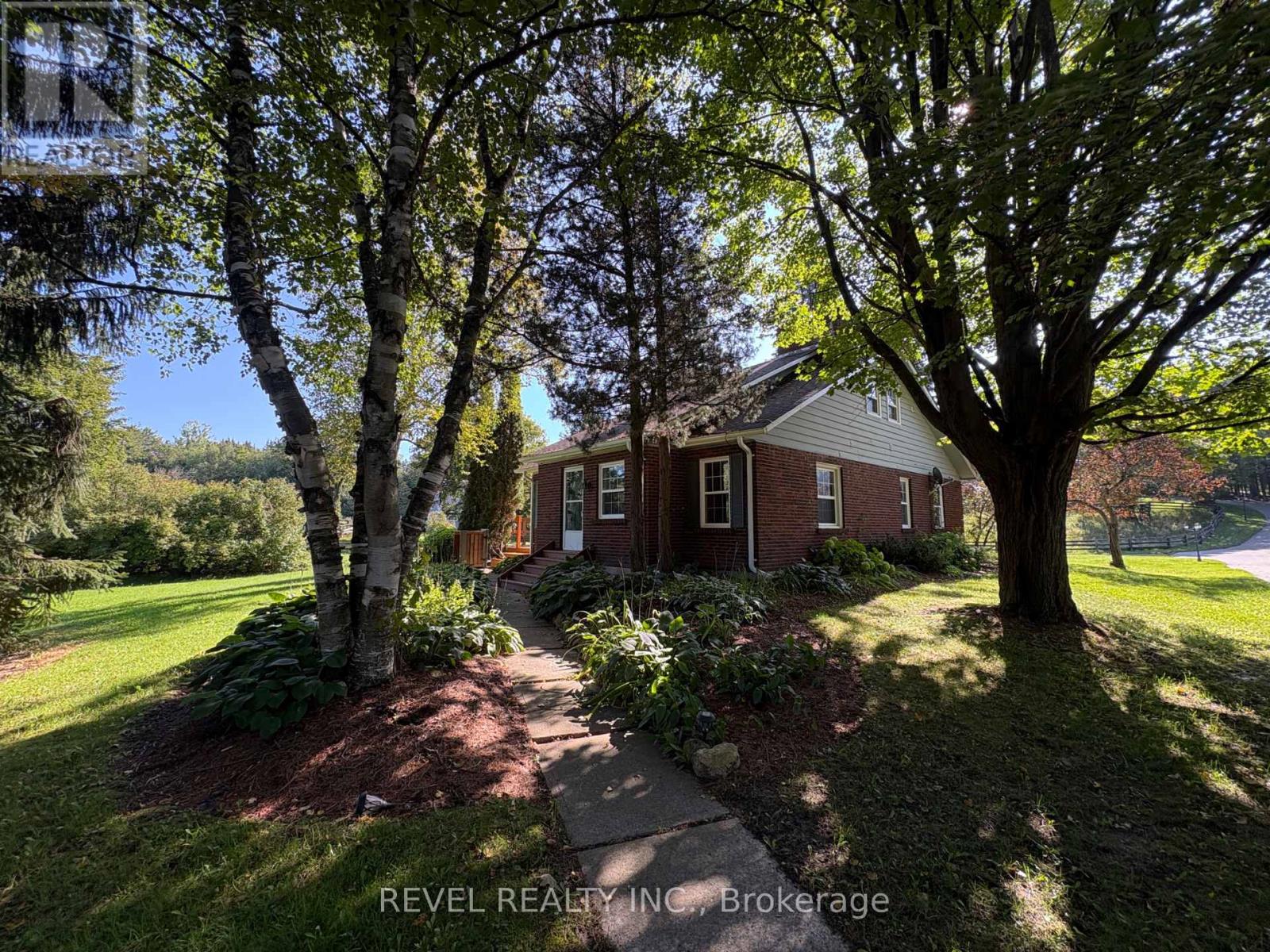 247154 5 Side Road Property Photo 2