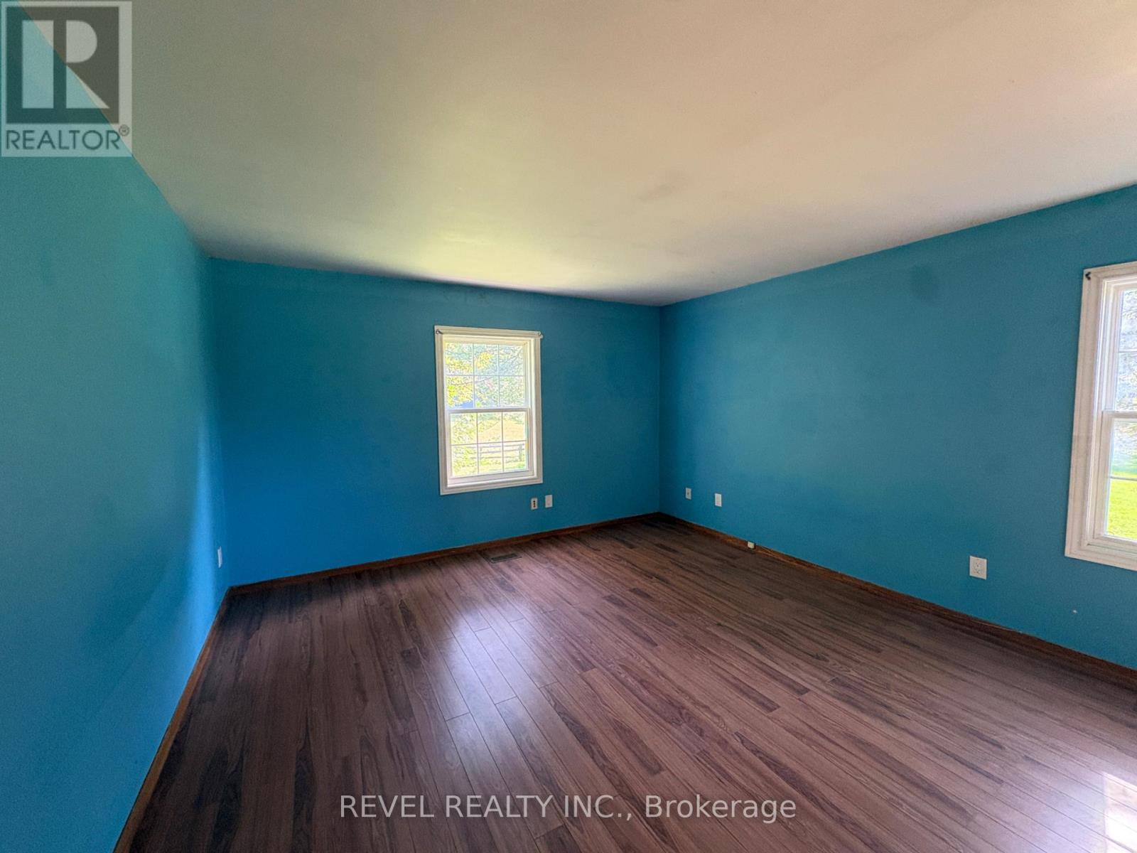 247154 5 Side Road Property Photo 6