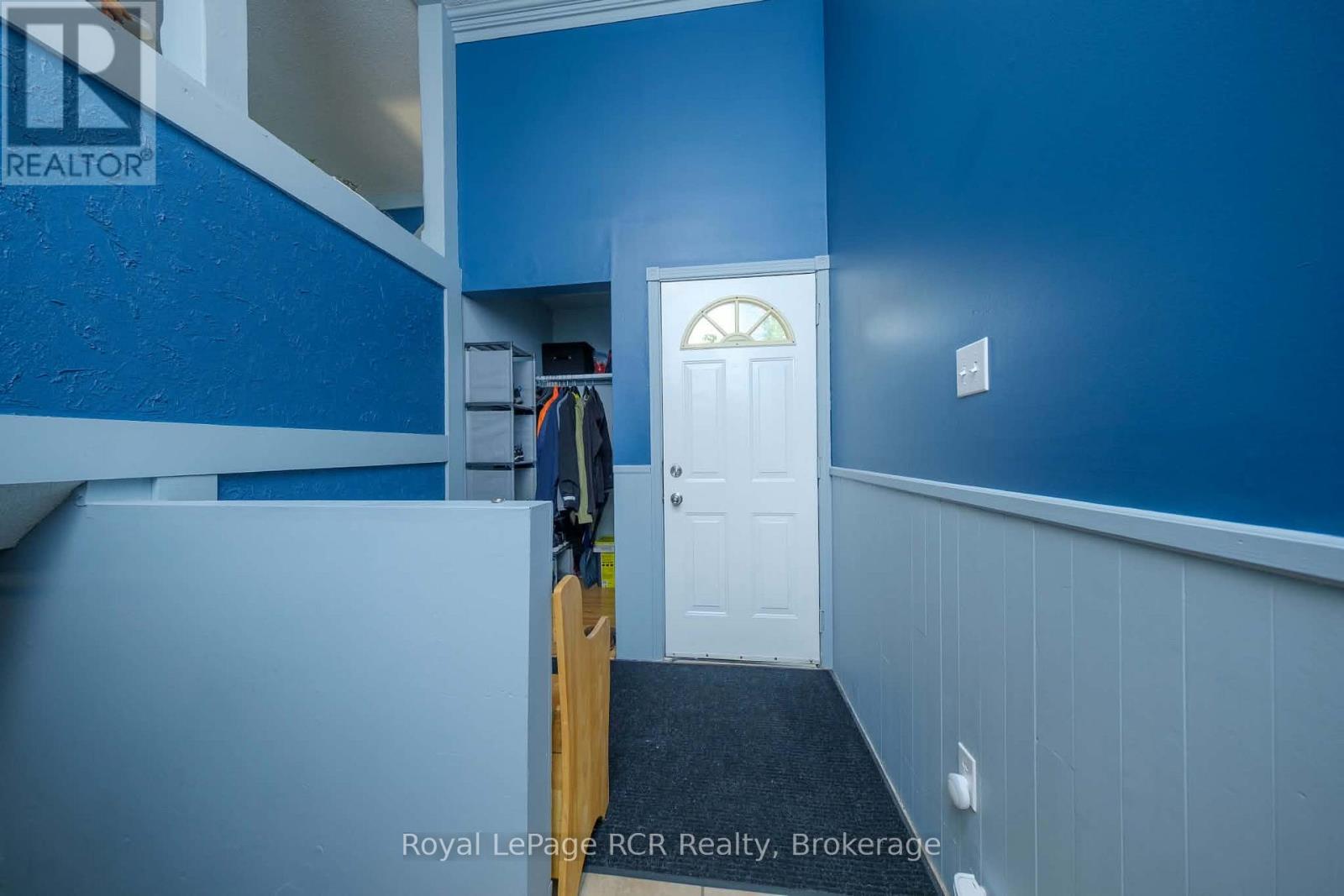 727 Johnston Crescent Property Photo 3
