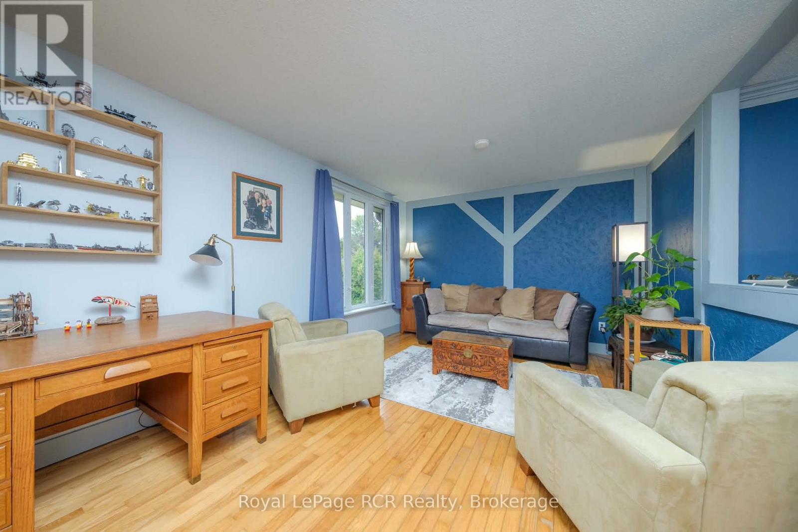 727 Johnston Crescent Property Photo 9