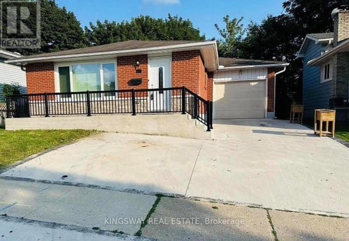 35 SILVER ASPEN CRESCENT Property Photo 1