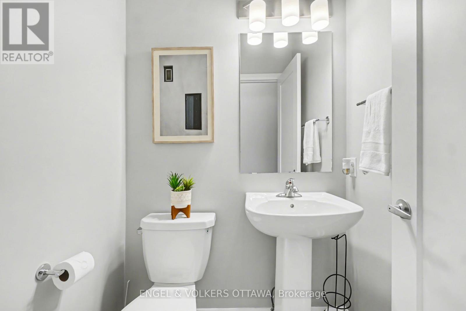 57 Mandevilla Crescent Property Photo 16