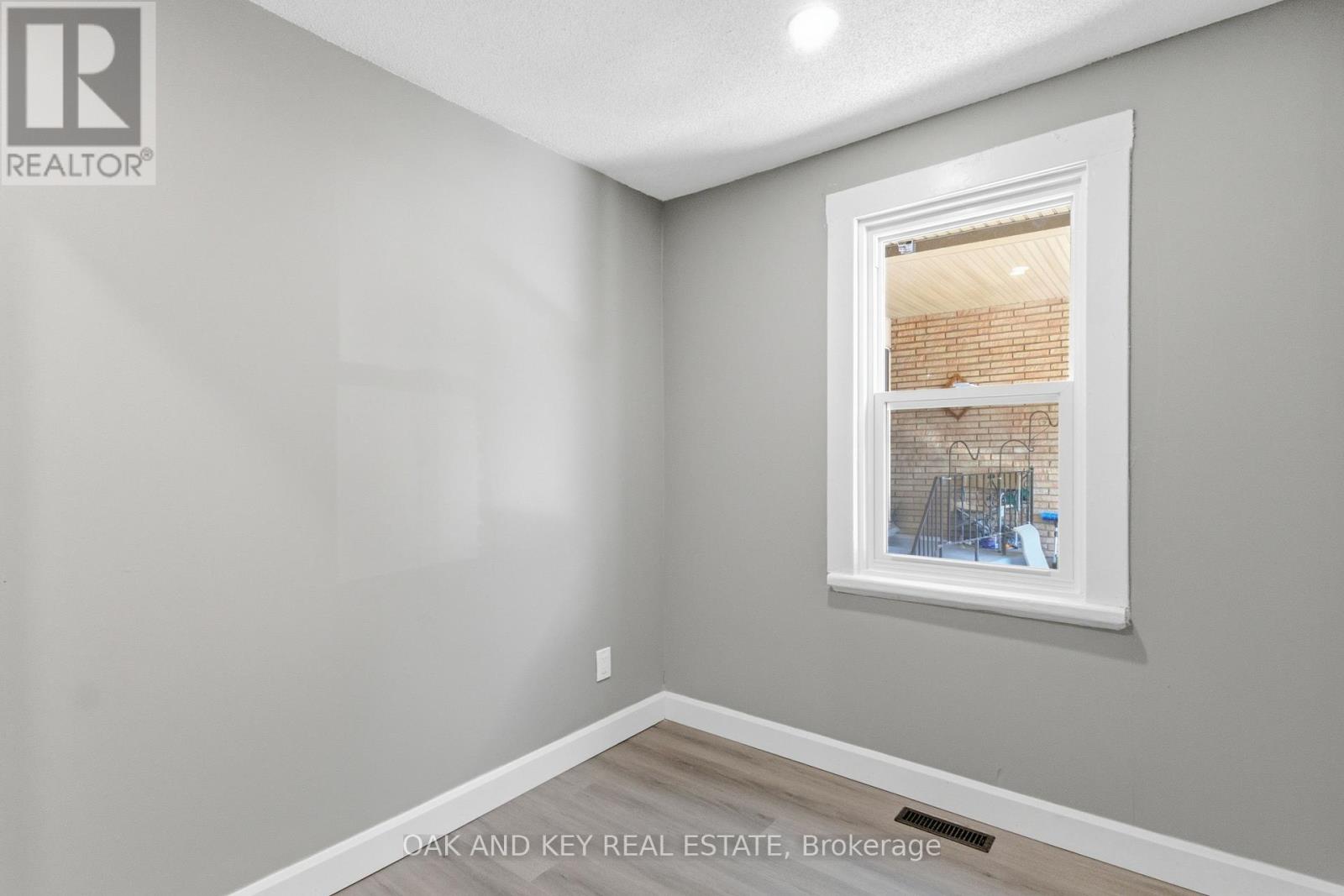431 Burdick Place Property Photo 28