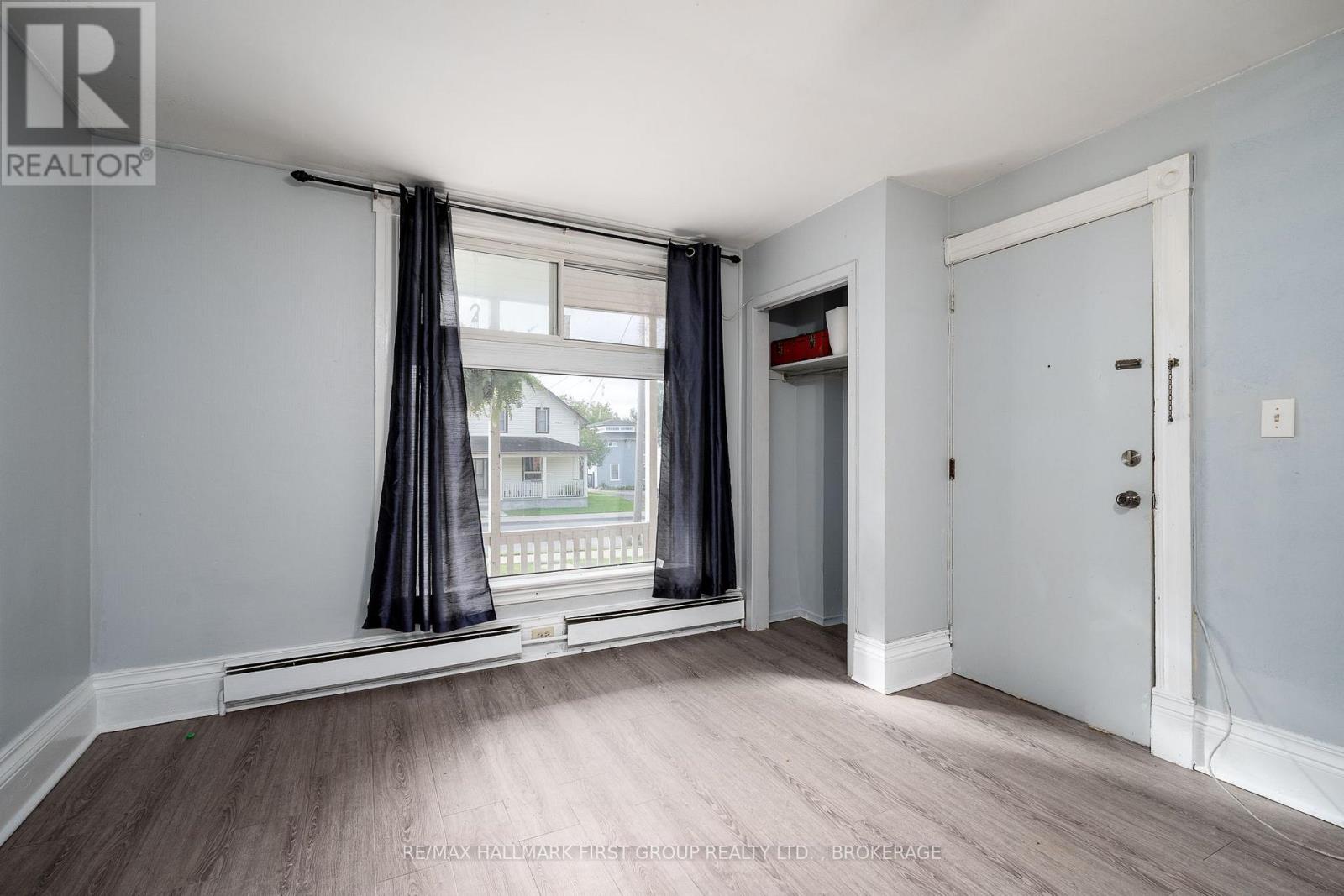 49/51 Bridge Street W Property Photo 7