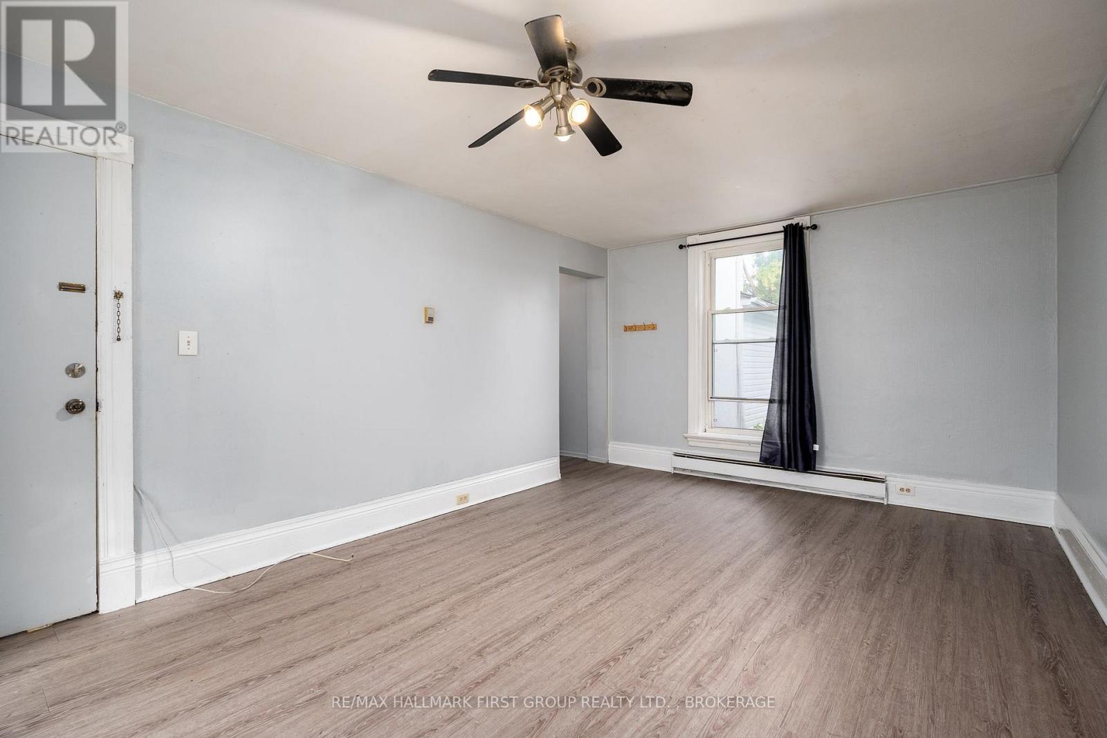 49/51 Bridge Street W Property Photo 8