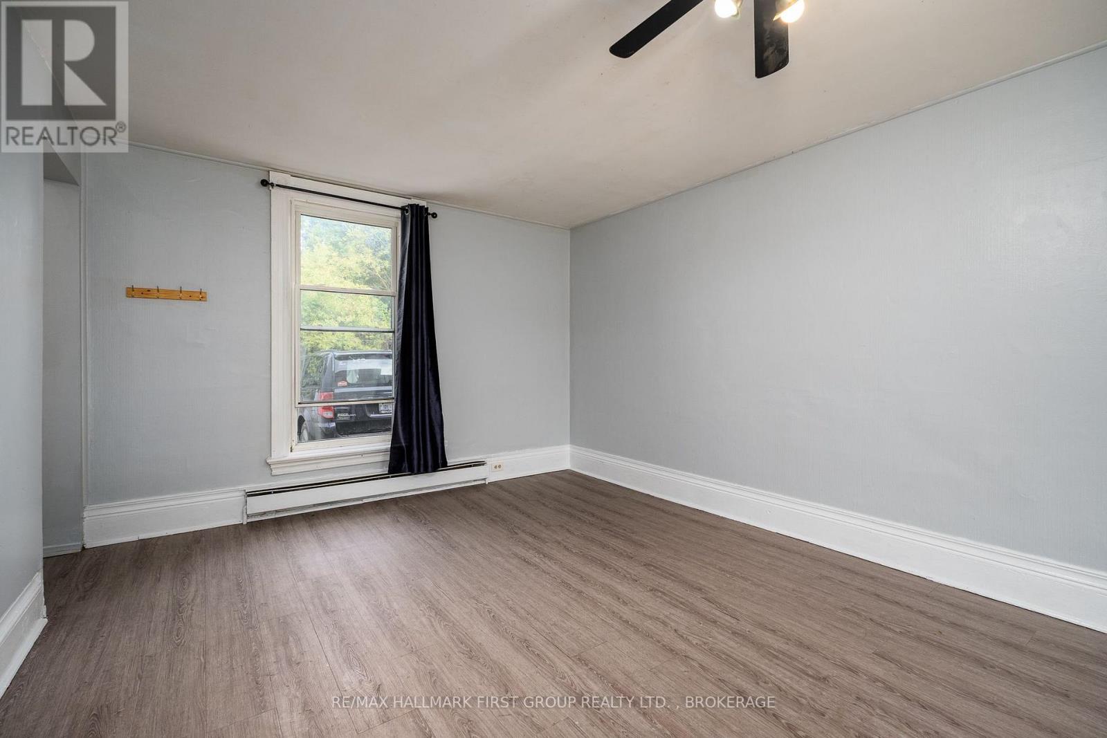 49/51 Bridge Street W Property Photo 9