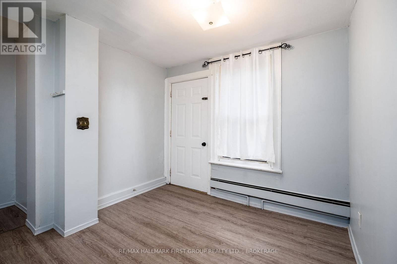 49/51 Bridge Street W Property Photo 11