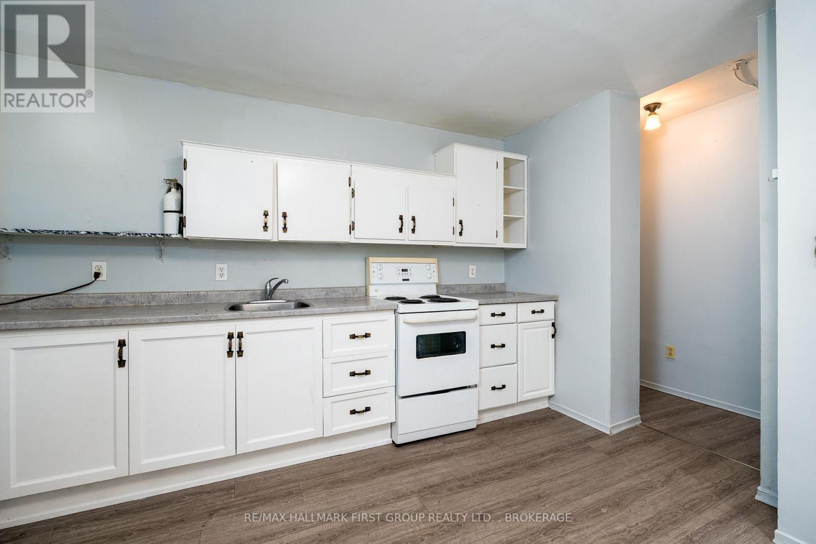 49/51 Bridge Street W Property Photo 12