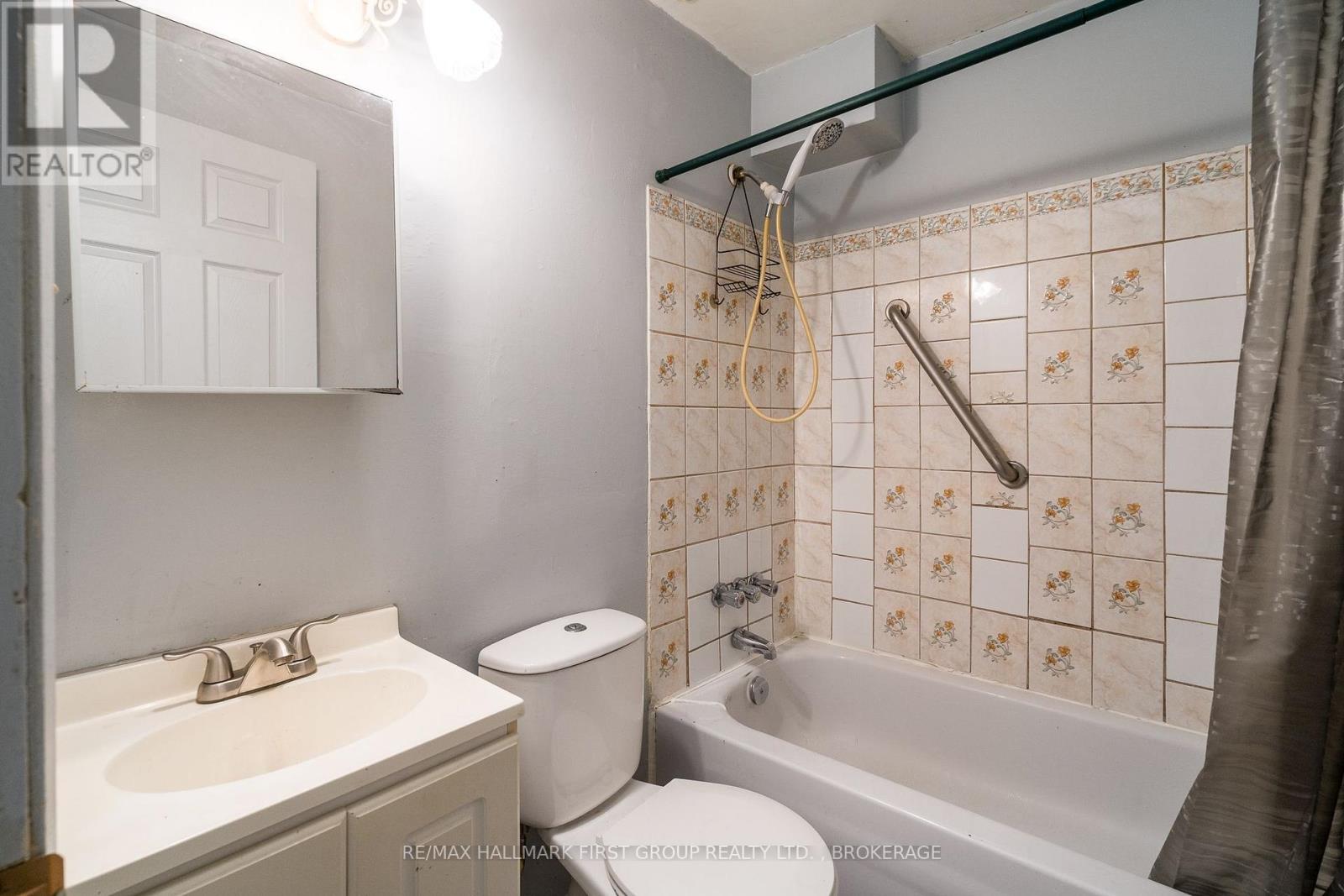 49/51 Bridge Street W Property Photo 13