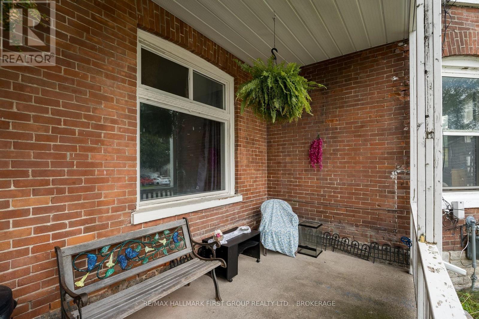 49/51 Bridge Street W Property Photo 23