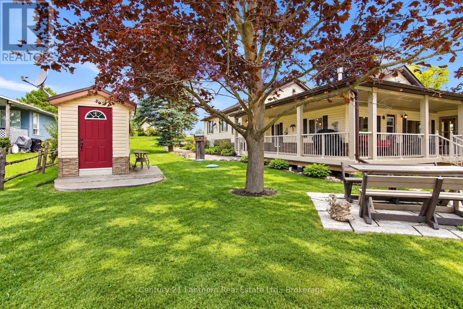 537 Catchmore Road Property Photo 4