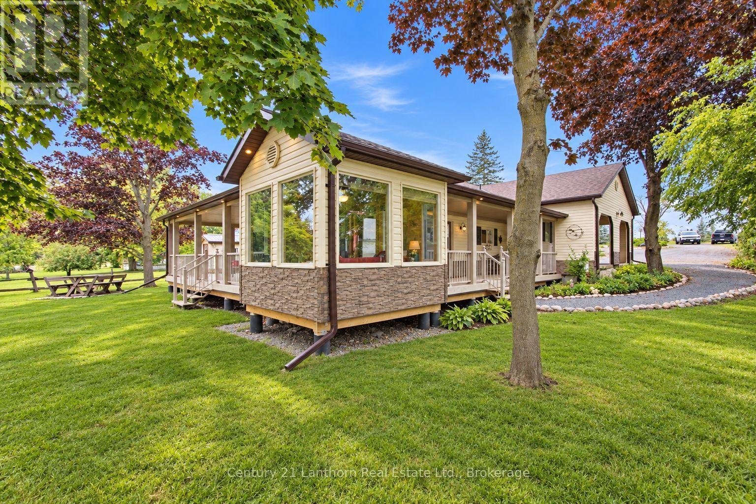 537 Catchmore Road Property Photo 8