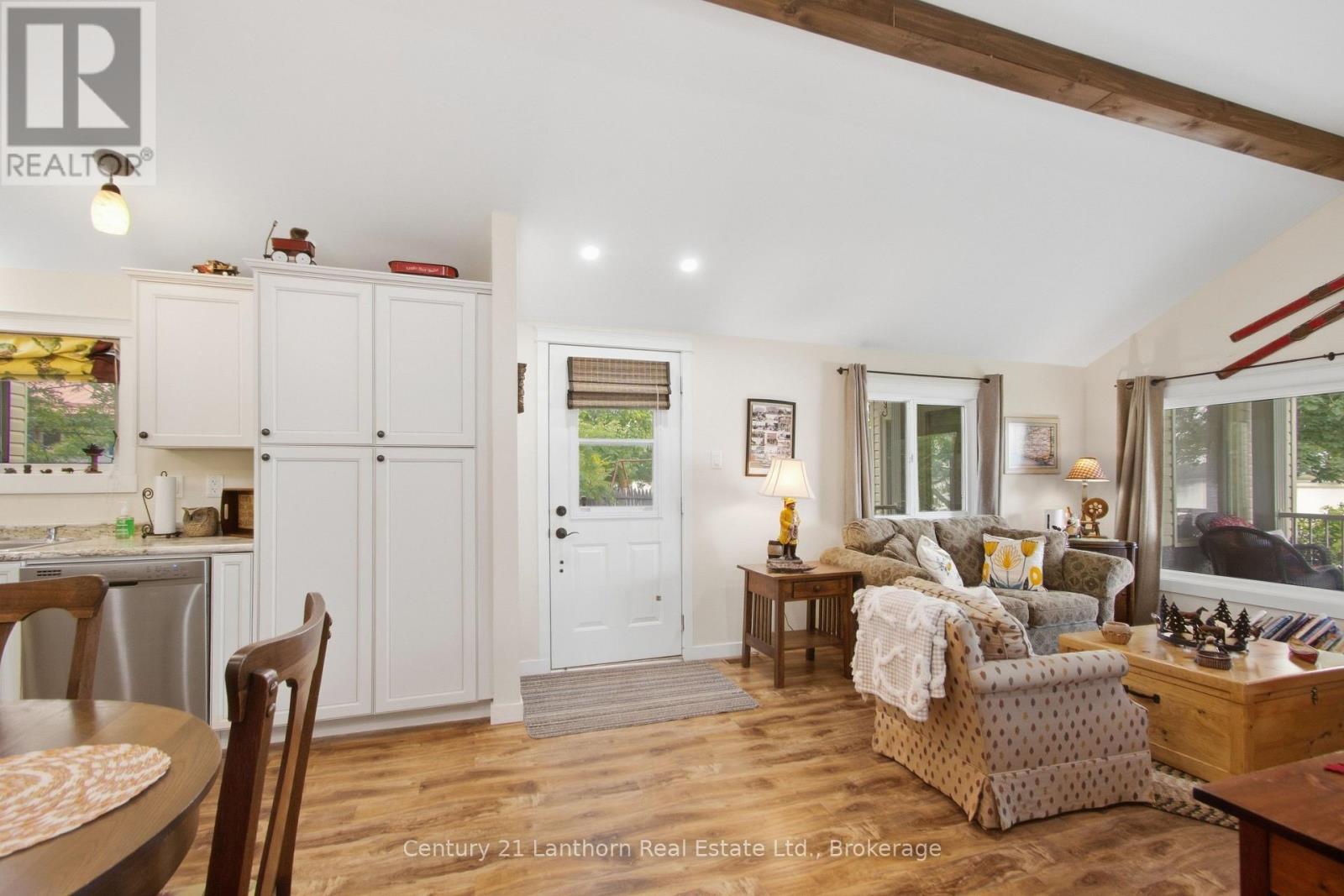 537 Catchmore Road Property Photo 12