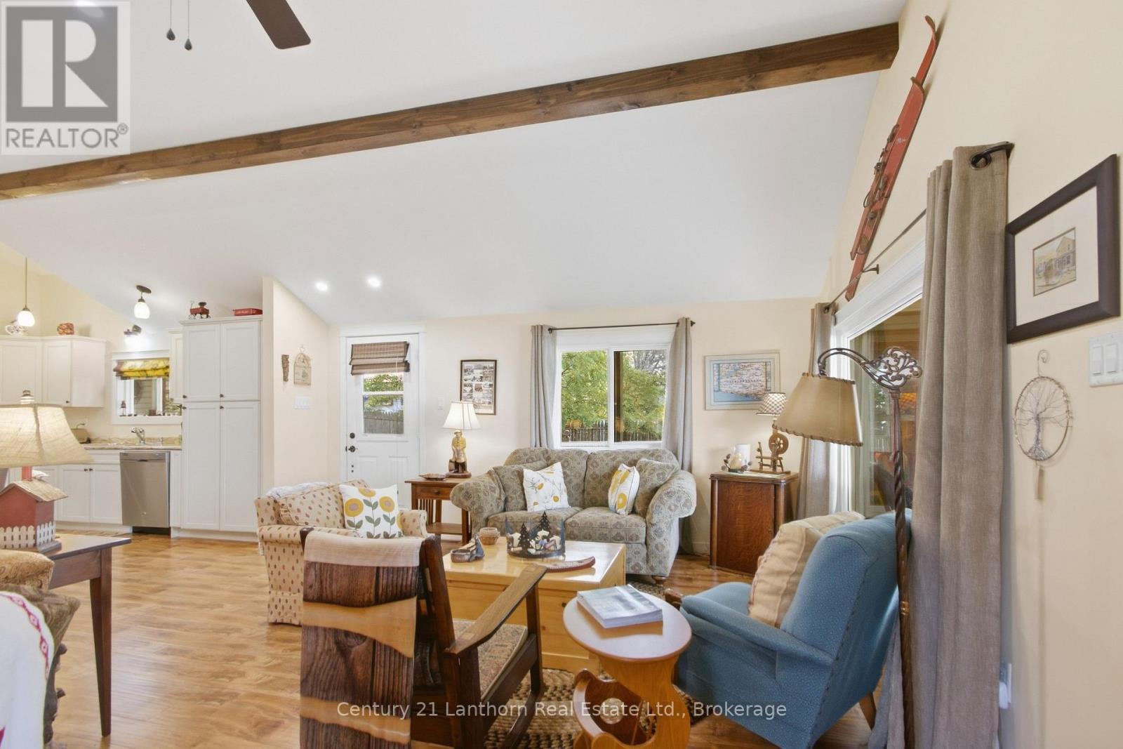 537 Catchmore Road Property Photo 14