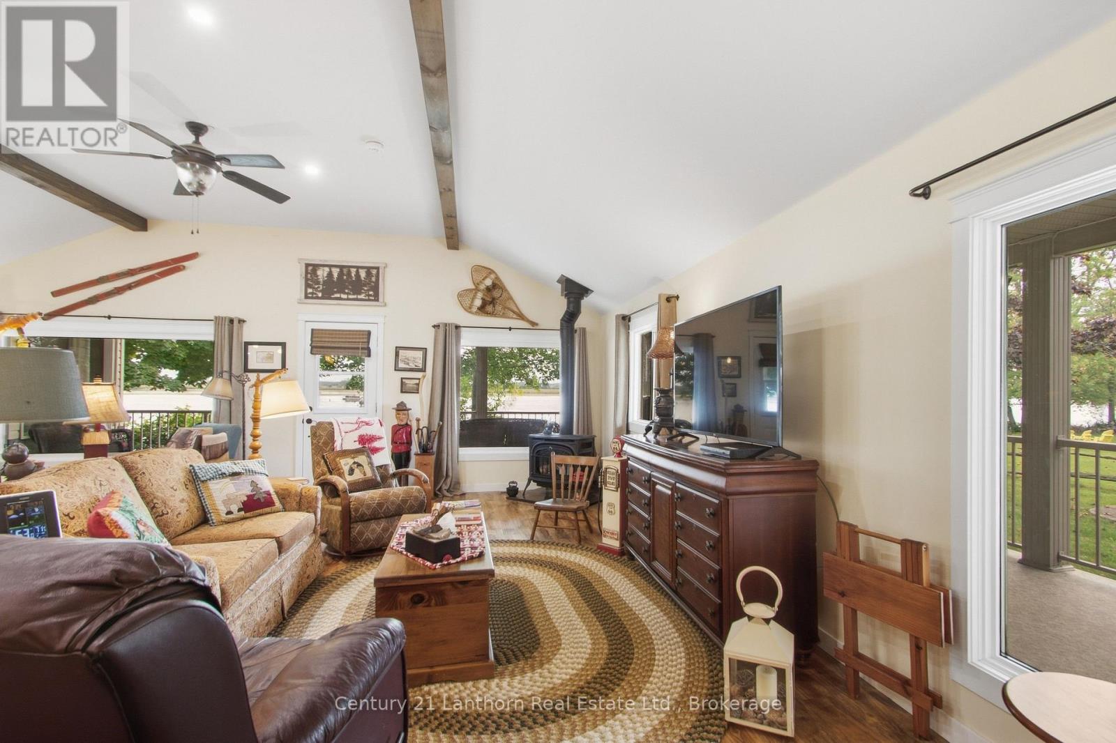 537 Catchmore Road Property Photo 15