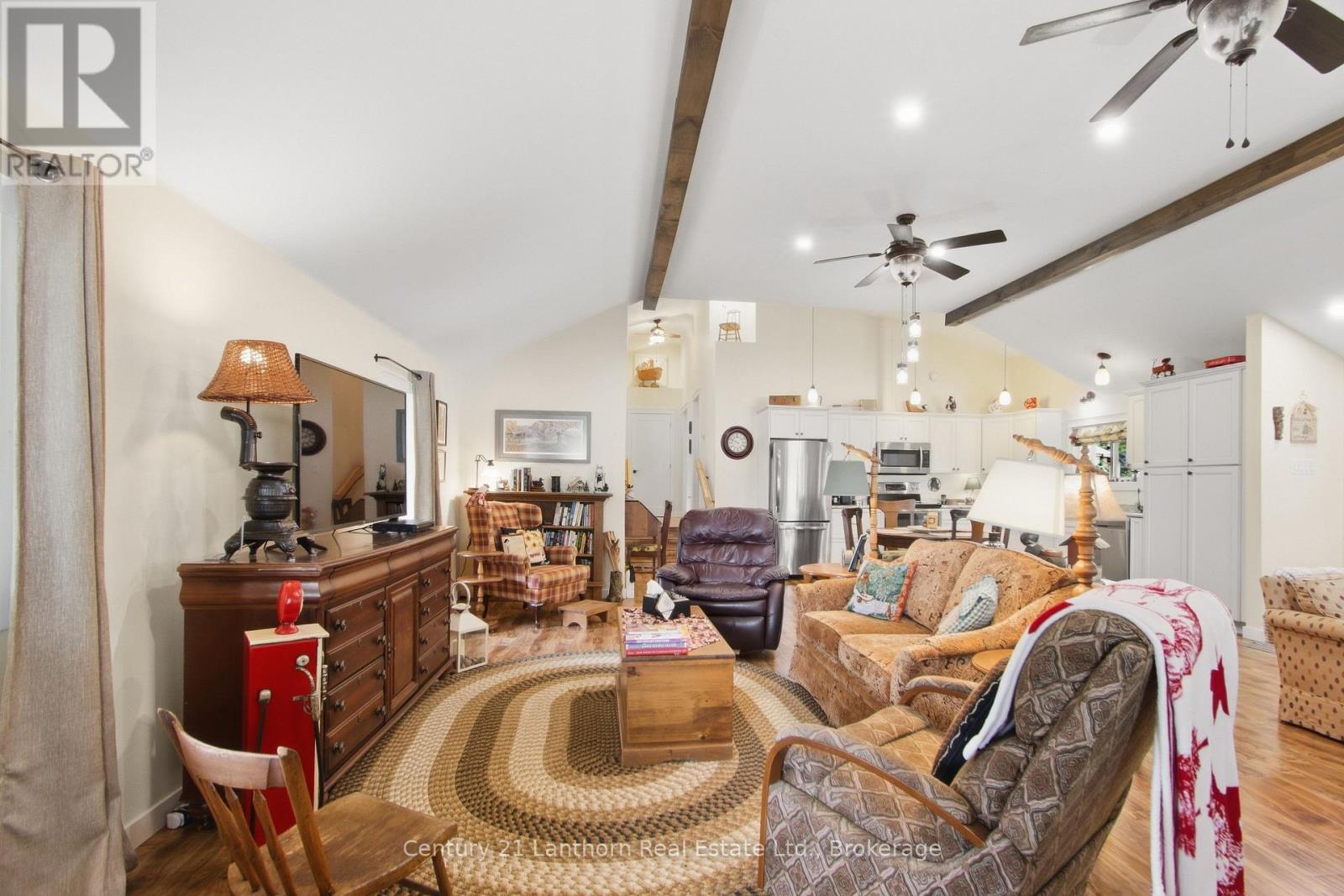 537 Catchmore Road Property Photo 16