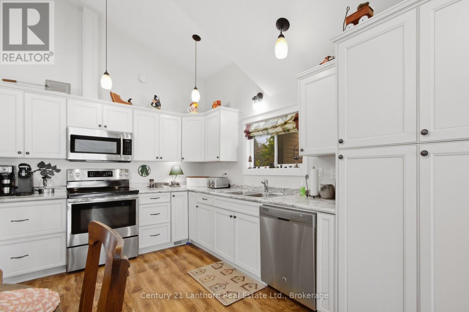 537 Catchmore Road Property Photo 19