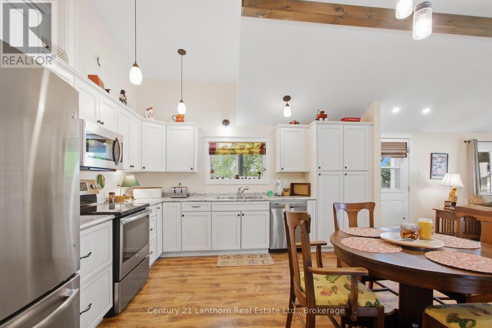 537 Catchmore Road Property Photo 22