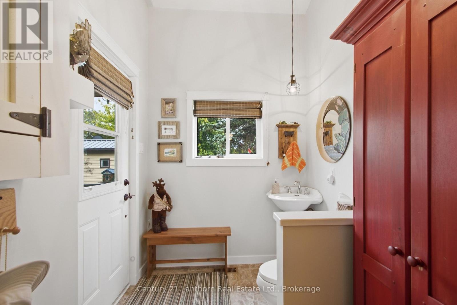 537 Catchmore Road Property Photo 24