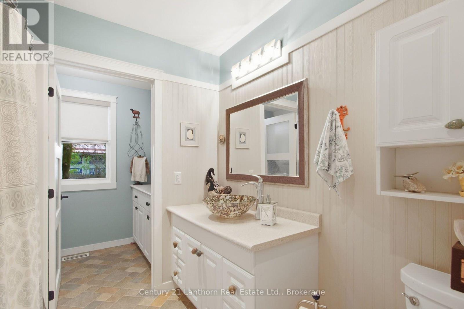 537 Catchmore Road Property Photo 29