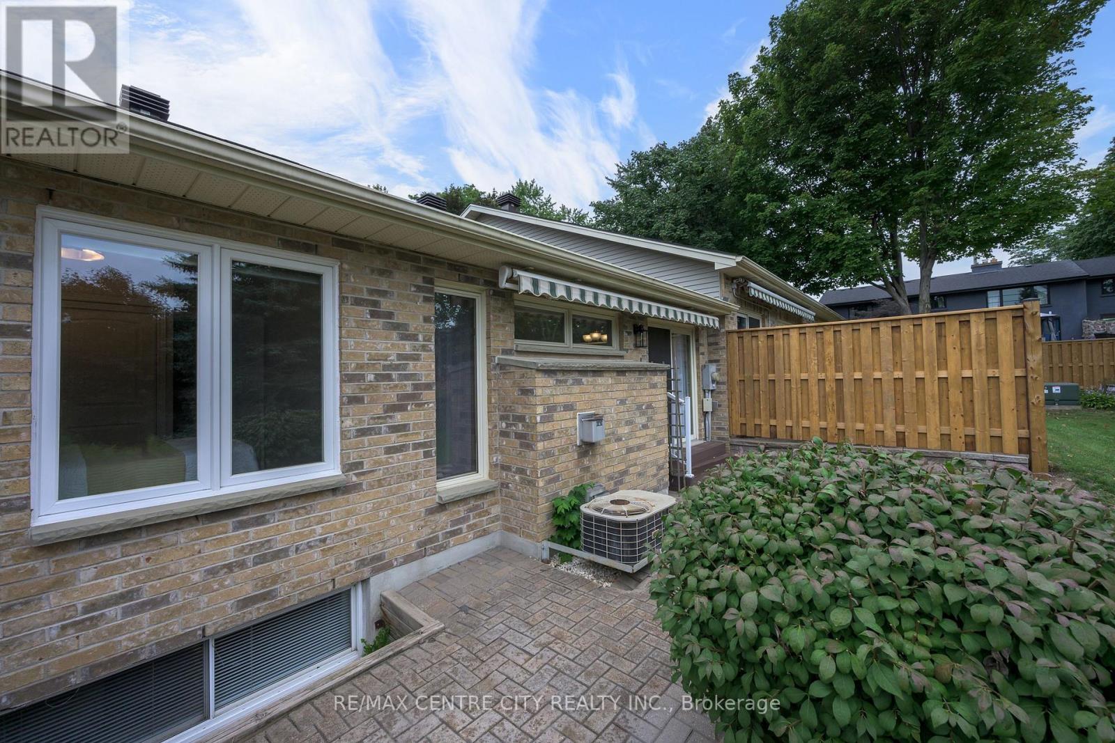 53 - 1241 Hamilton Road Property Photo 7